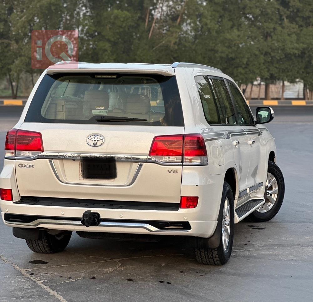 تۆیۆتا لاند کروزەر